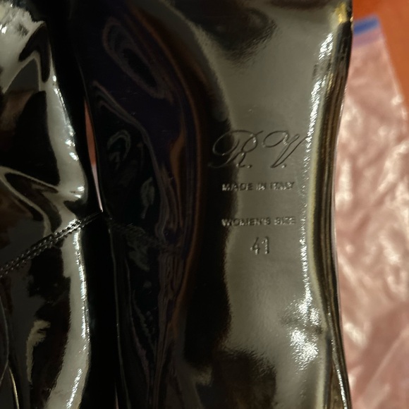 Roger Vivier Black and Silver Heels with Sleek Design - Picture 4 of 4